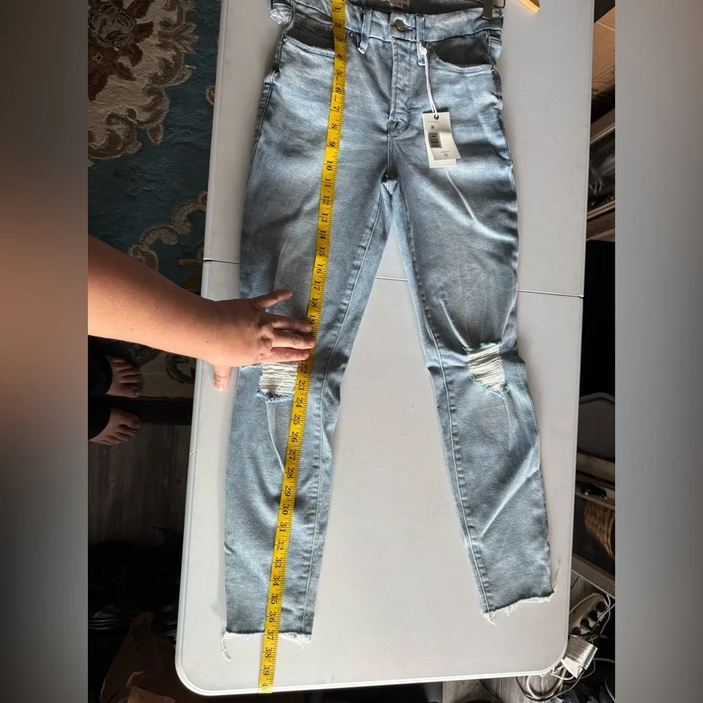 Good American high-rise skinny jeans with distressed knees and raw hem Size 2/26